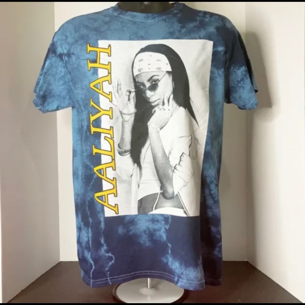 Aaliyah Blue Tie Dye T Shirt Men’s Small